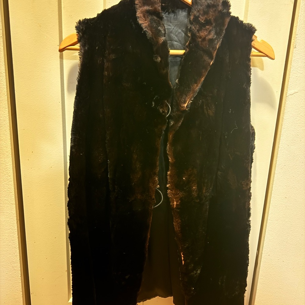 Women's Faux Fur Vest - Black